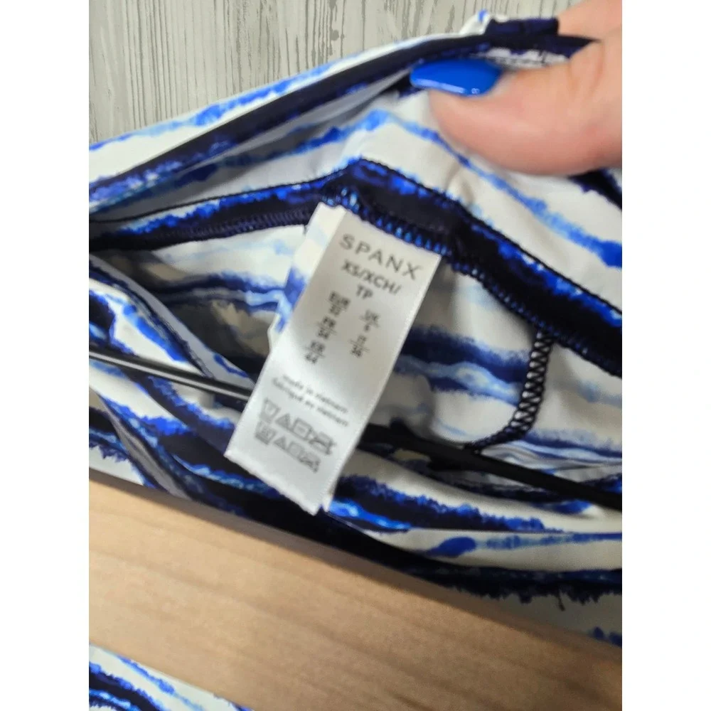 Spanx Swim Shorts Women XS Blue White Striped Board Shorts Beach Resort Coastal